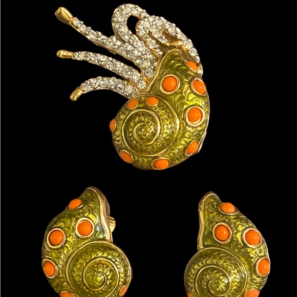 Swarovski snail shell  swan stamped brooch and earring set - Picture 2 of 8